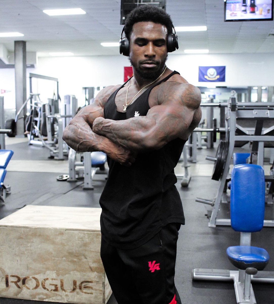 shakursthetics's tweet photo. Big boy season #fitness #blackfitness #bodybuilding https://t.co/boidPOqCNk