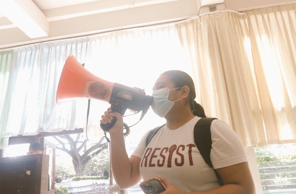 uplbperspective's tweet photo. Niezelle from CEATSC invites students in the Student Union Building to join the protest later in Pili Drive at 1 PM.

There will also be a protest in Carabao Park at 4 PM. #MarcosNotWelcomeInUPLB https://t.co/0CU4tioVrD