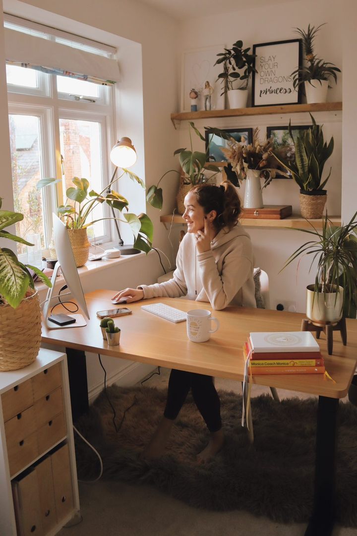 FlexiSpotUK's tweet photo. Been doing giveaways🎁too much, mind liking❤️this one back?
img cr: @thetravelhack
#flexispotuk #standingdesk #HomeDecor #WFH https://t.co/ggxwN1E10p