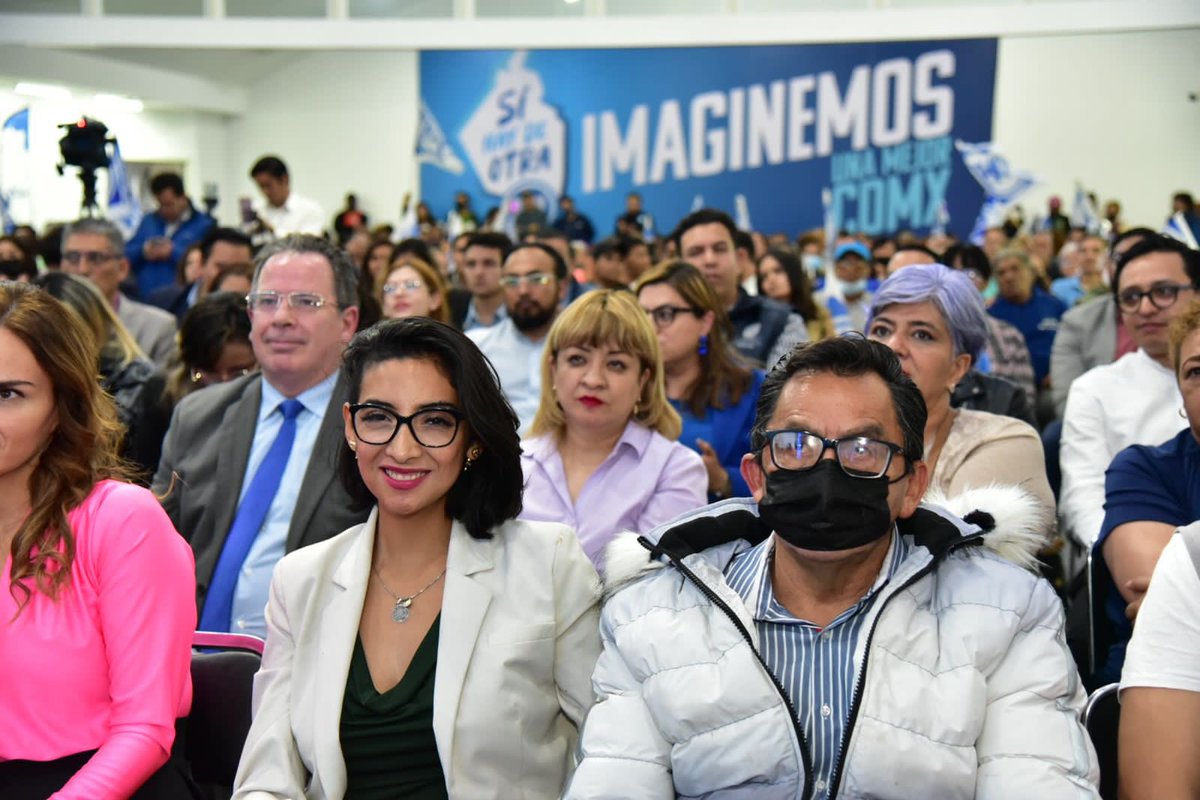 AnaJVillagran's tweet photo. ¡Muchas felicidades queridas @RitaSanConcejal y @ana_valenzuelas , Concejala y Diputada federal! Felicidades por su #1erInformeLabores sigamos trabajando en equipo por #Cuauhtémoc
Los quiero mucho @KevinRiosS 💓 https://t.co/yN7mwpp0GM