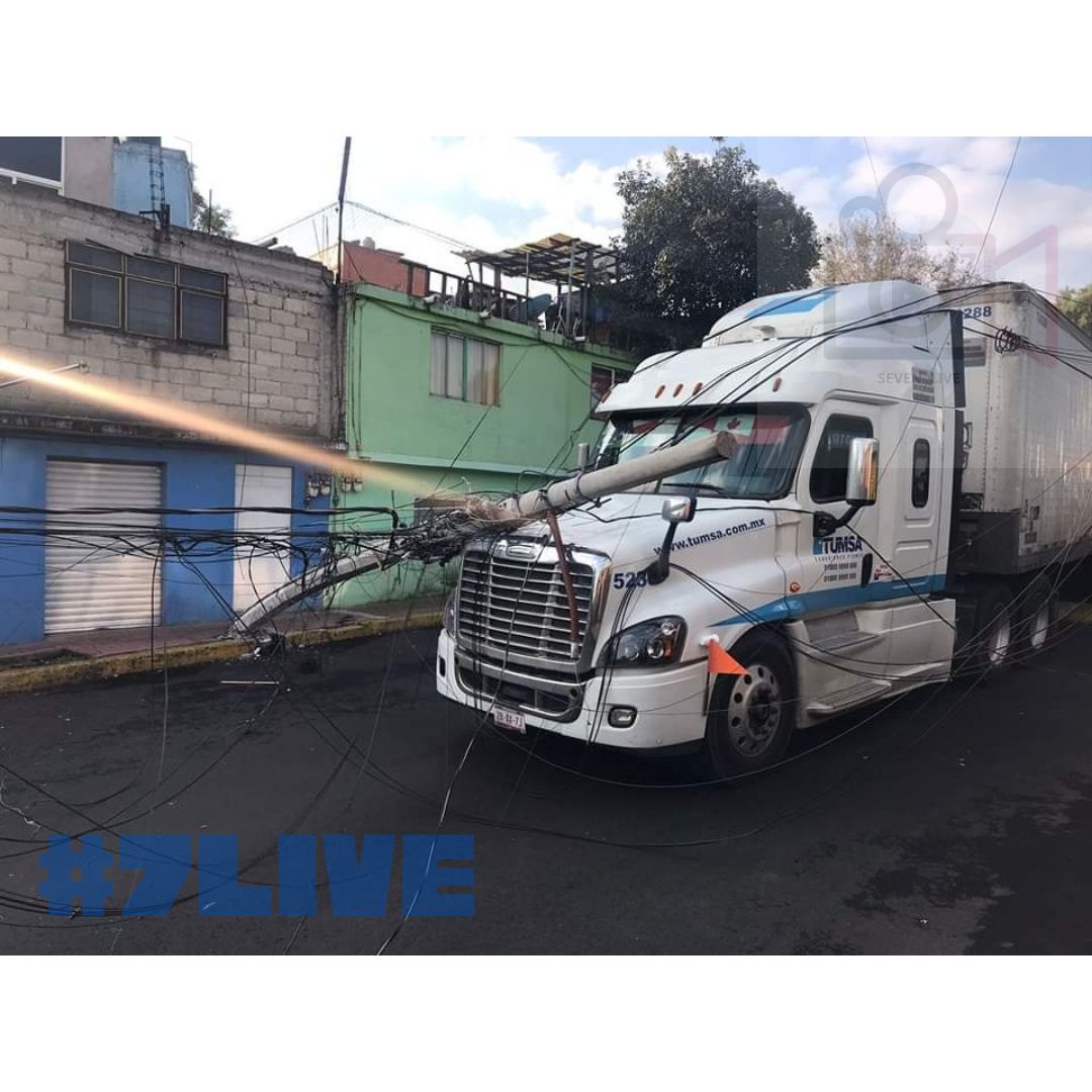 Sevenlive07's tweet image. Se informa por medio de la página No te calles Contreras de un choque en avenida Emiliano Zapata, San Jerónimo Aculco entre zacate colorado y ferrocarril de cuernavaca, el camion derribo un poste de la CFE esto está afectado todas las colonias aledañas.
#7Live #CDMX #Noticias