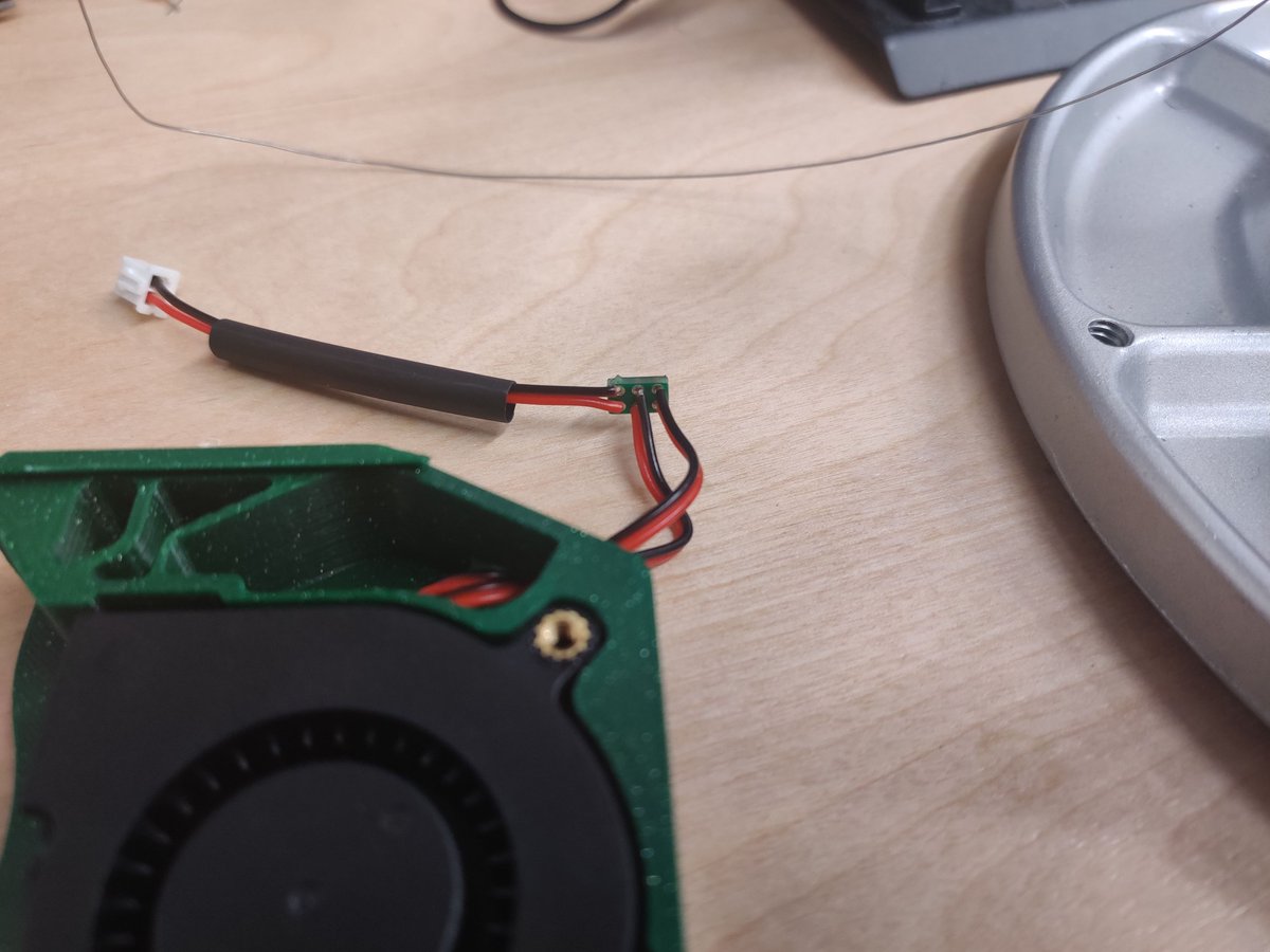 marcn's tweet photo. LDO provided a convenient "mini PCB" to make soldering two fans onto the JST header super easy. https://t.co/Lfbyx2fP8o