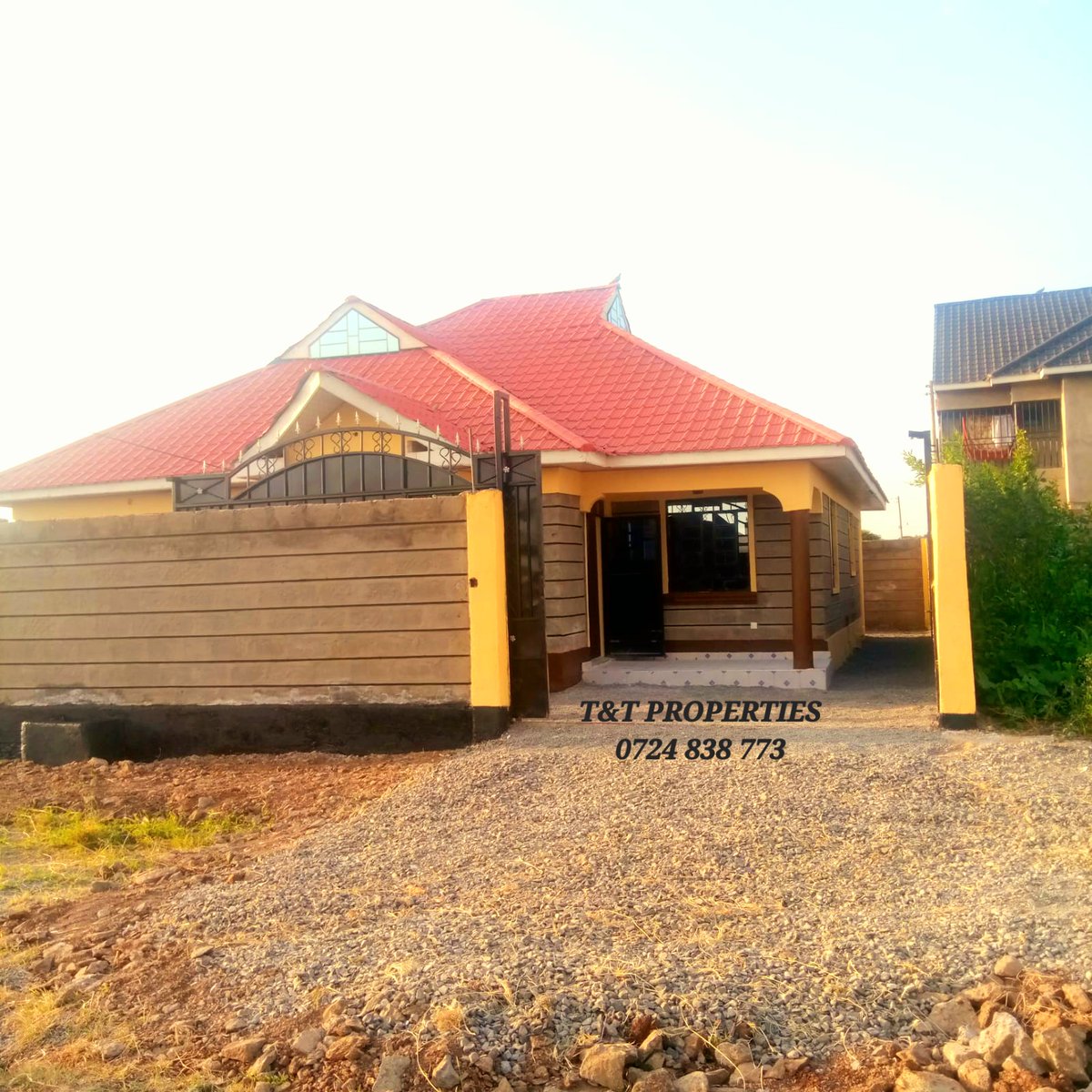KamauHouses's tweet image. 3 bedrooms master en-suite bungalow newly built for sale in Ruiru Matangi Junction. 
Located 3.5kms from Thika Road. 

Selling at Kshs 6M.

Call/WhatsApp 0724 838 773.