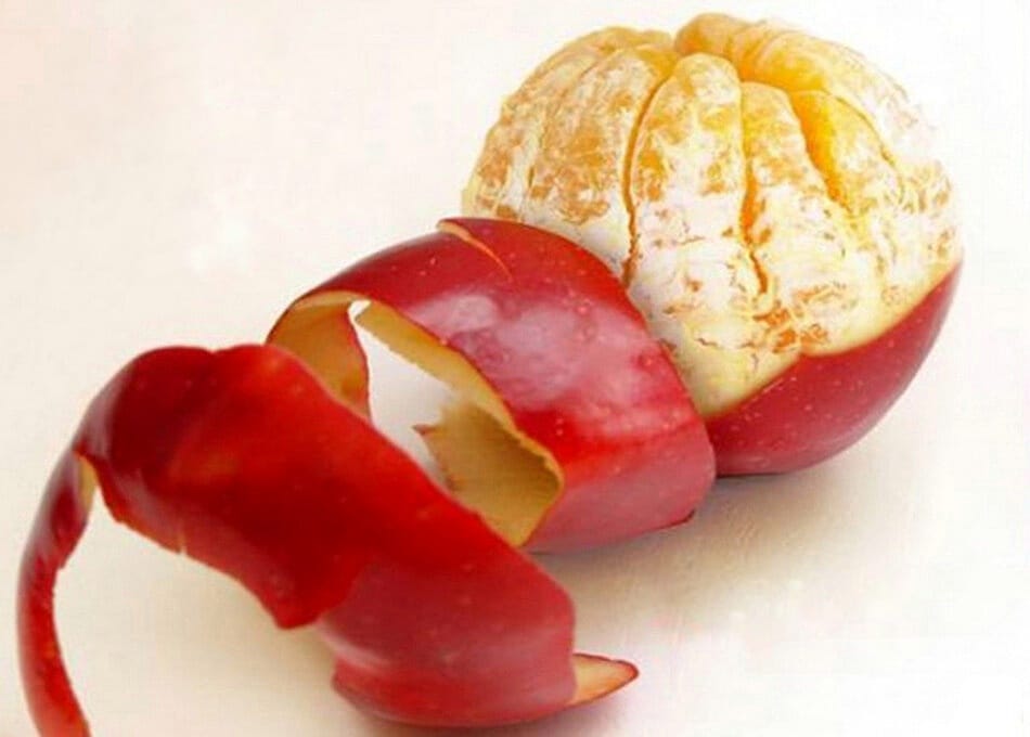 همیشه پیام‌های داغ و شعارهای پررنگ درباره #رهبری و نظام منتشر می‌کند
خیلی زود رشد کرد و مسئولیت مهمی به او دادند
مدتی قبل دیدمش، کلی مرا نصیحت کرد که هرچیزی نگویم(بیشتر شعار دهم) تا پیشرفت کنم و بعد گفت؛ اینجا آینده‌ای نیست، چند سال قبل پسرم را فرستادم اروپا تا آینده‌اش را بسازد
