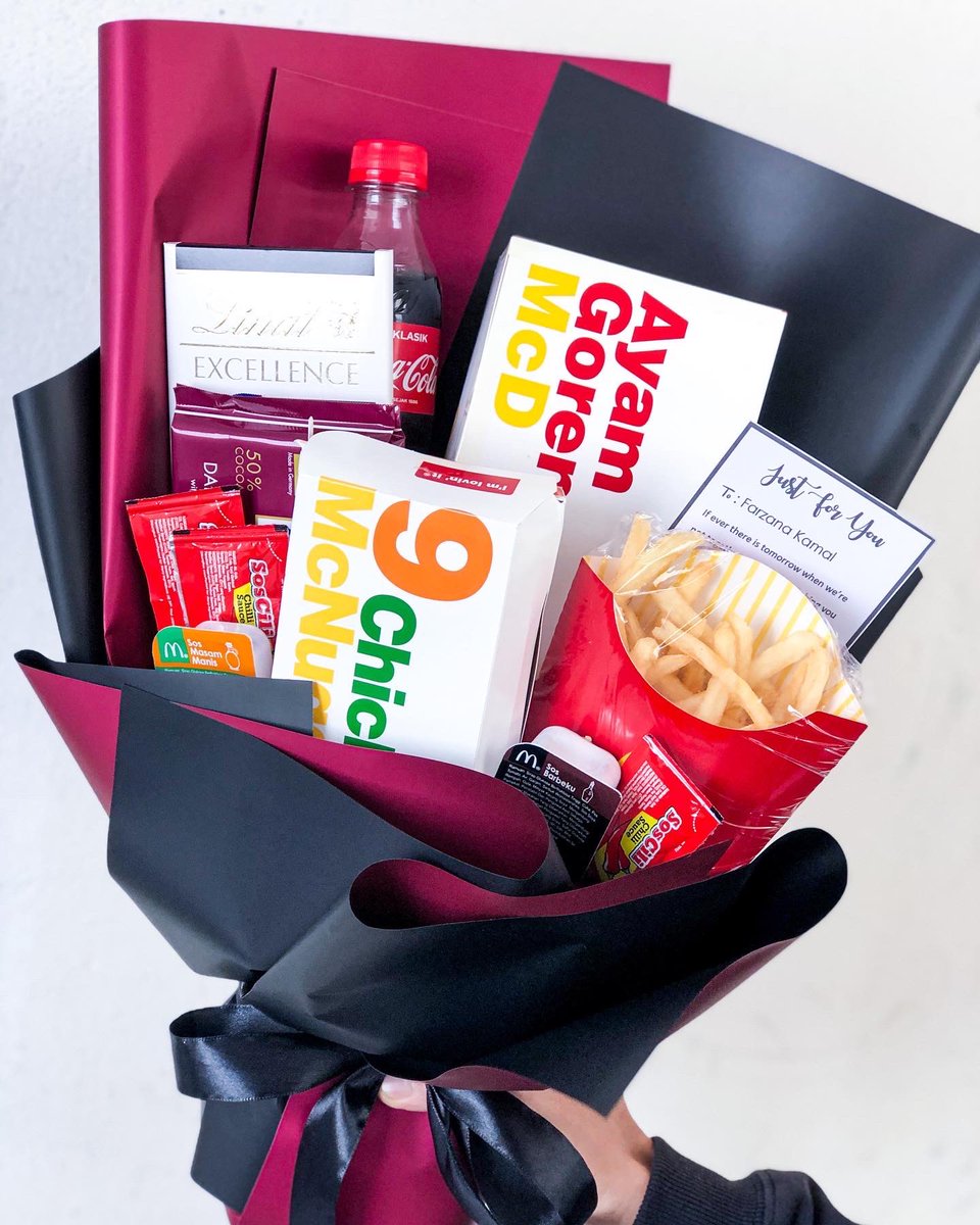 Ssd_kl's tweet photo. Orang kata perempuan ni kalau merajuk bagi makanan je mesti ok punya la. Tak caya cuba try bg surprise mcm ni. 🥰

@MohKeIpoh 
@viralperak
@McDonalds 
#surprisedelivery
#mcdbouquet https://t.co/7jqyJ2NPfE