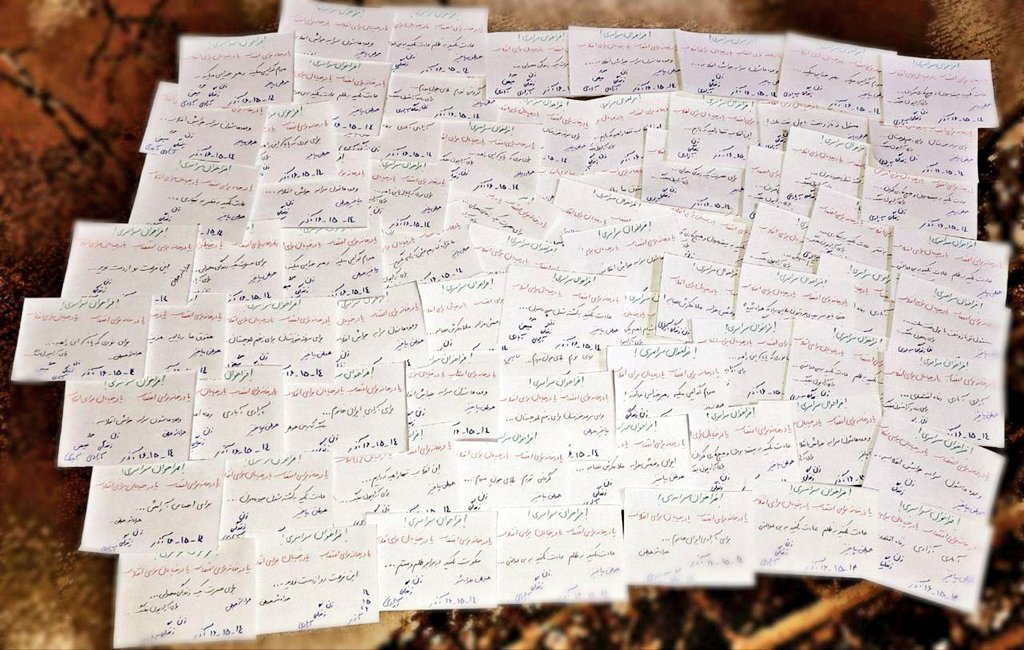 Hashshaashin's tweet photo. یک هفته‌ست دارم فحش میخورم.
اما بیش از ۱۴۰ شهر فراخوان رو چاپی و دستنویس بردن کف جامعه.
روز و شب کارم شده هماهنگی یا خواهش از فالووربالاهای اینستاگرام و تلگرام که فراخوان رو کار کنند.
امروز هم خوشحالم اسیر سنگ‌اندازی نشدم و صداش به همه جا رسیده
#مهسا_امینی
#فراخوان_۱۴_۱۵_۱۶_آذر https://t.co/u9C2EZhWpF