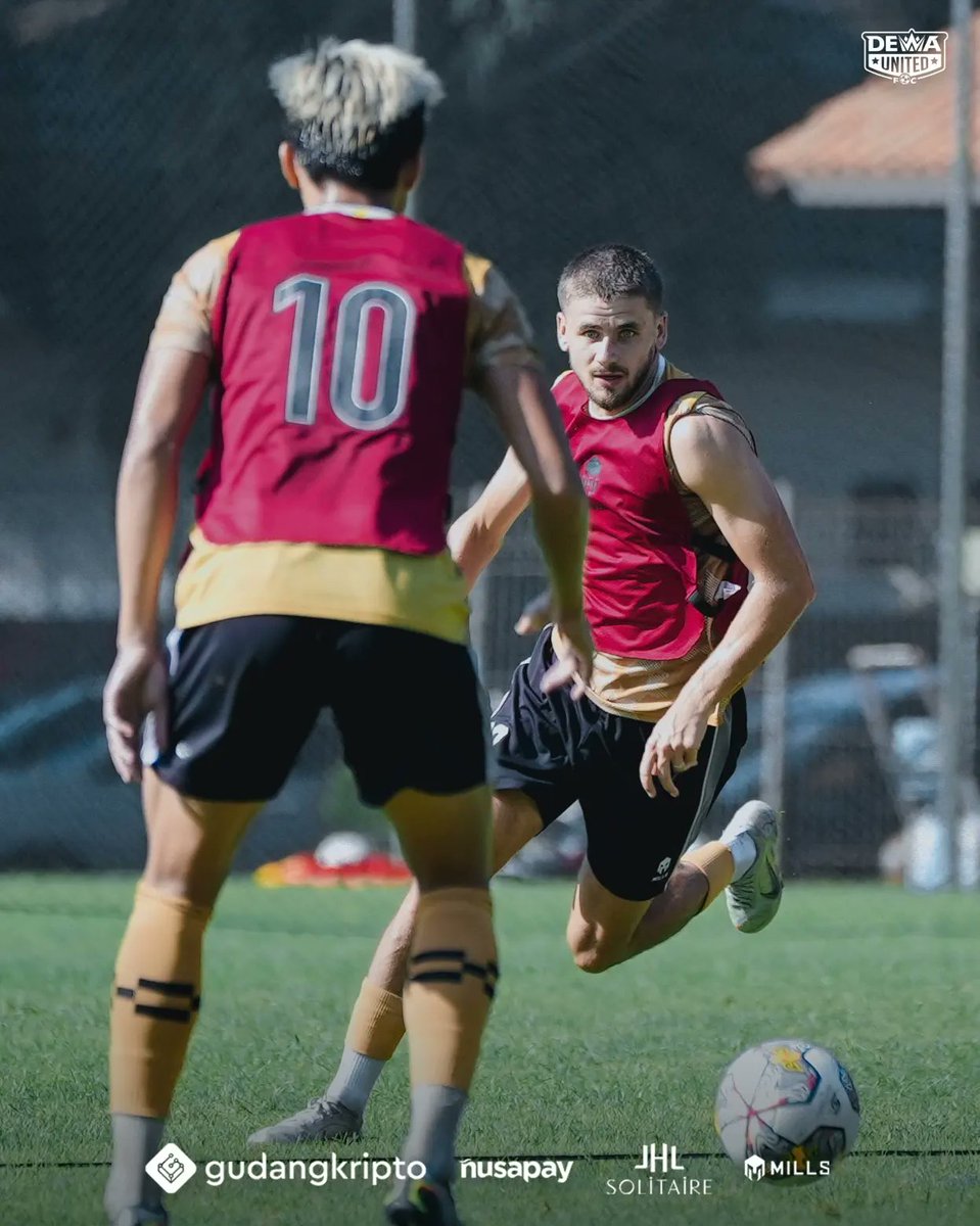 dewaunitedfc_'s tweet photo. Mematangkan persiapan ๐โณ
#DUFC
#anakdewa
#kitaserius
#liga1
#BEL1EVE https://t.co/ruVOb9yyIB