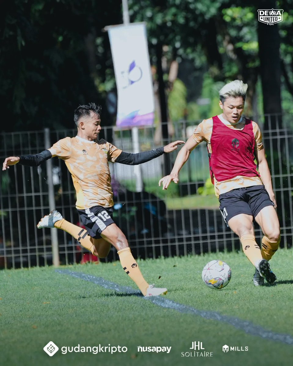 dewaunitedfc_'s tweet photo. Mematangkan persiapan ๐โณ
#DUFC
#anakdewa
#kitaserius
#liga1
#BEL1EVE https://t.co/ruVOb9yyIB