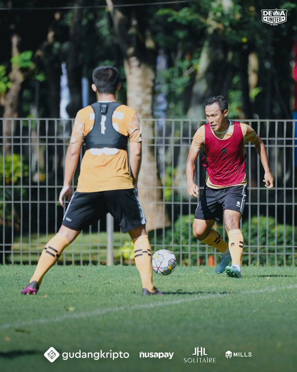 dewaunitedfc_'s tweet photo. Mematangkan persiapan ๐โณ
#DUFC
#anakdewa
#kitaserius
#liga1
#BEL1EVE https://t.co/ruVOb9yyIB