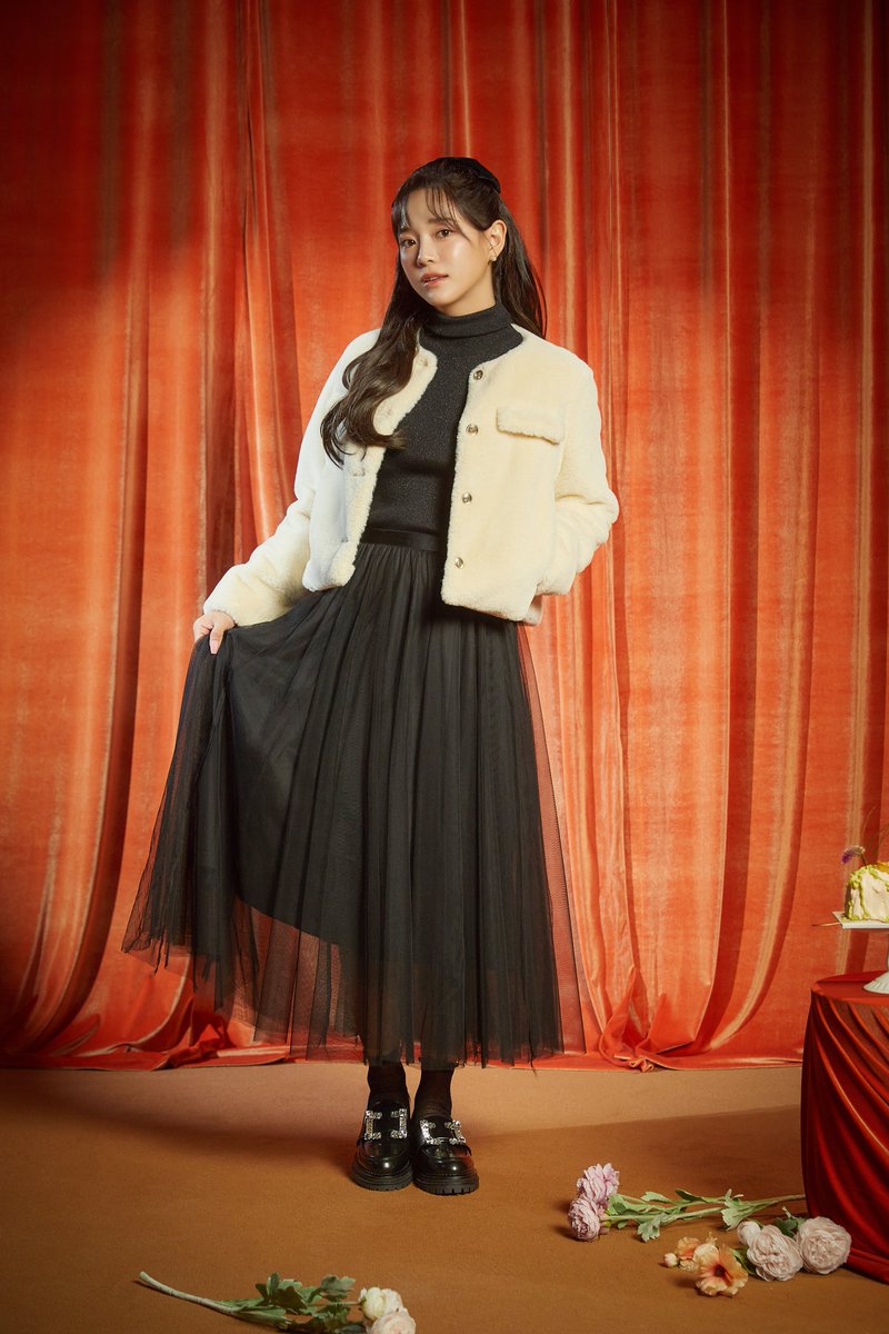 roemofficial's tweet photo. 𝐑𝐨𝐦𝐚𝐧𝐭𝐢𝐜 𝐇𝐨𝐥𝐢𝐝𝐚𝐲
언제나 설레는 우리의 연말, 함께여서 더욱 특별한 홀리데이. 🎄

소프트한 밍크 원단과 깔끔한 디자인의 연말 머스트해브 #퍼자켓 

뮤즈 #김세정(@0828_kimsejeong)'𝐬 𝐏𝐈𝐂𝐊 확인하기
▶https://t.co/1js7lwR8CZ

#로엠 #Roem #로엠x세정 https://t.co/M7qR3lA1DN