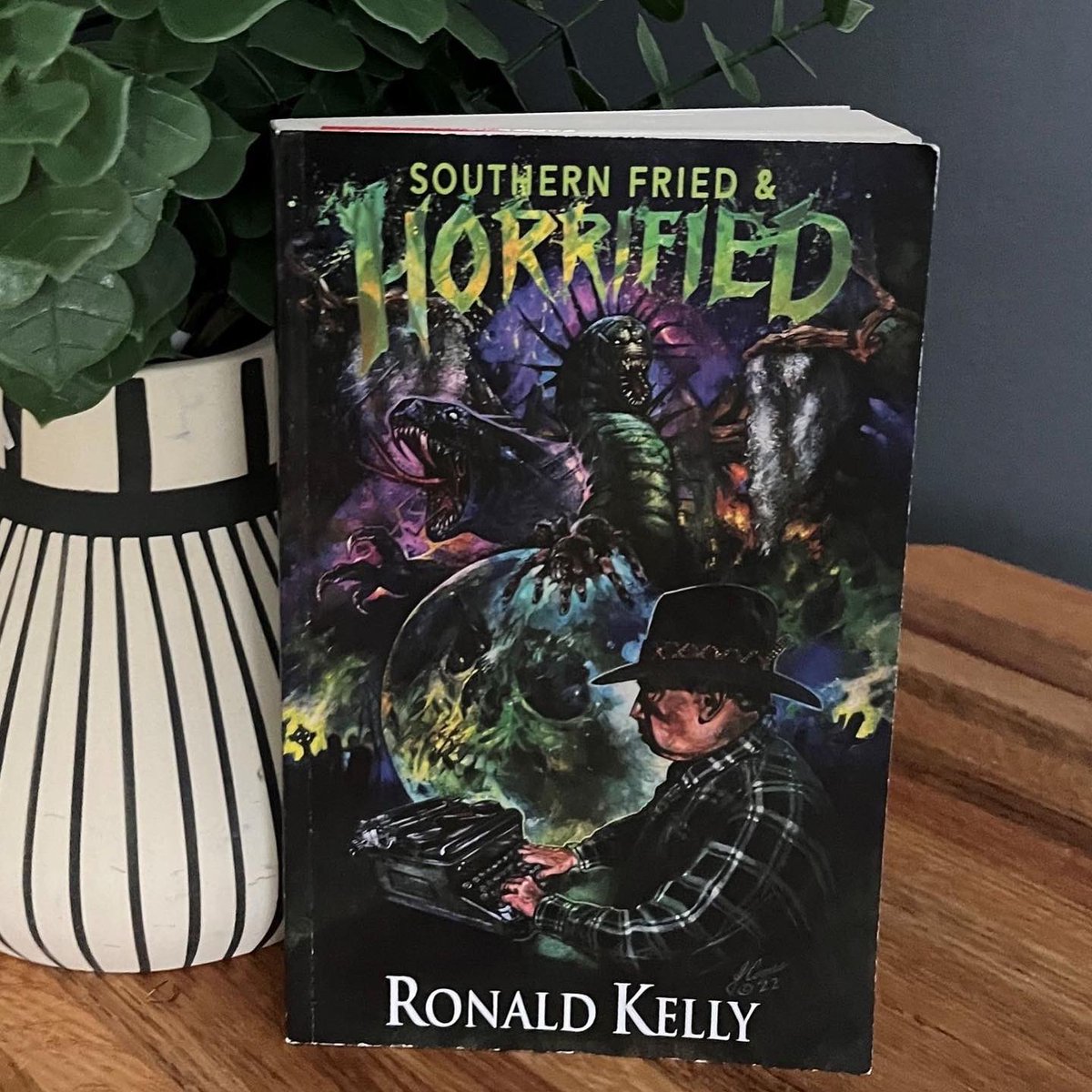 JeremyXWagner's tweet photo. #REPOST • @stygianskymedia 
Shop small this week by supporting small presses!  

Shop 'til you drop 🤩 

Link:
https://t.co/iu0XPaY1Hv

#shopsmall #smallpress #heavymetro #geneambo #ronaldkelly #nuzoonoh #horrorbooks #nonfiction @JoeLansdale @NuzoOnoh @RonaldKelly4 📖📚📖📚 https://t.co/xRHKj9yWLC