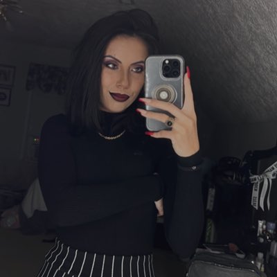 AND_WHEATON's tweet photo. #NewProfilePic it’s giving #Wednesday  or #morticiaaddams 🖤 and yes I just finished #wednesdaynetflix https://t.co/zI0PoTWDt0