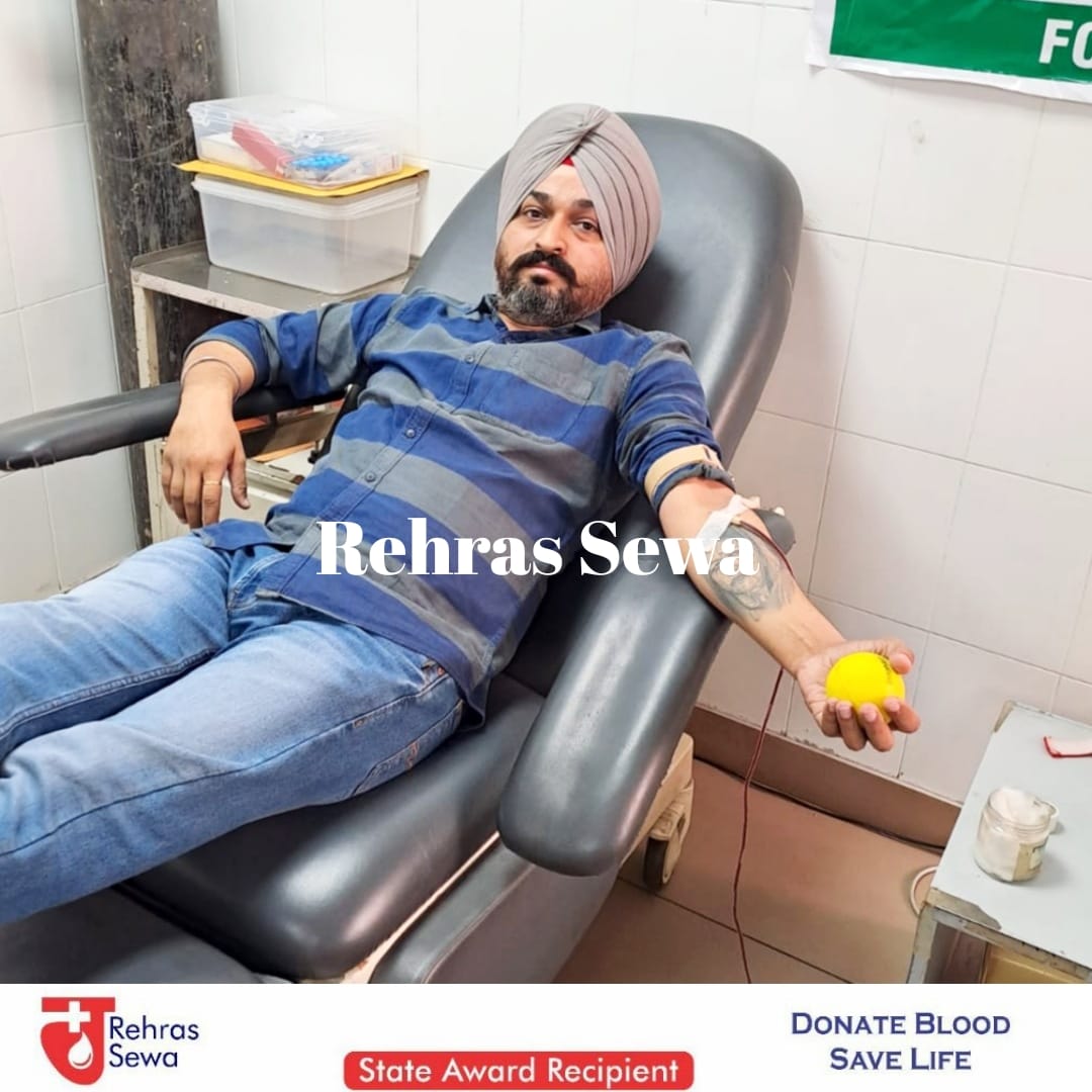 rehras_sewa's tweet image. The blood is red gold in saving of saving a life.
Blood donor is a life saver.
Thanks to #Vikramjeet Singh ji who donated blood at Deepak Hospital.
May God Bless Him😇