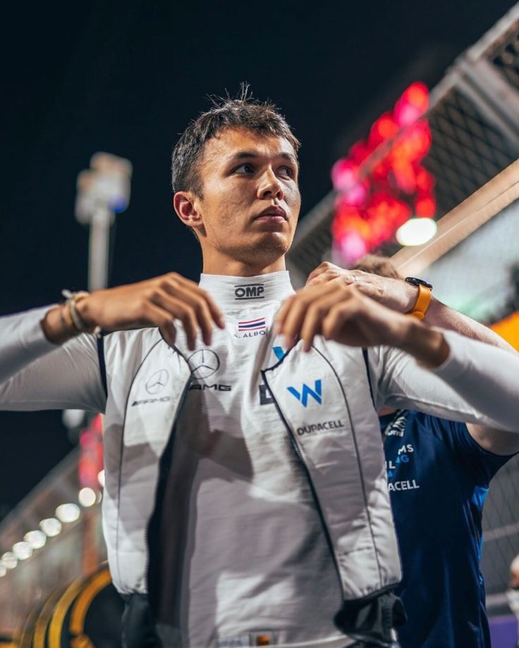 Mila2925's tweet photo. @alex_albon appreciation post 💙 https://t.co/qKVCaFH8zQ