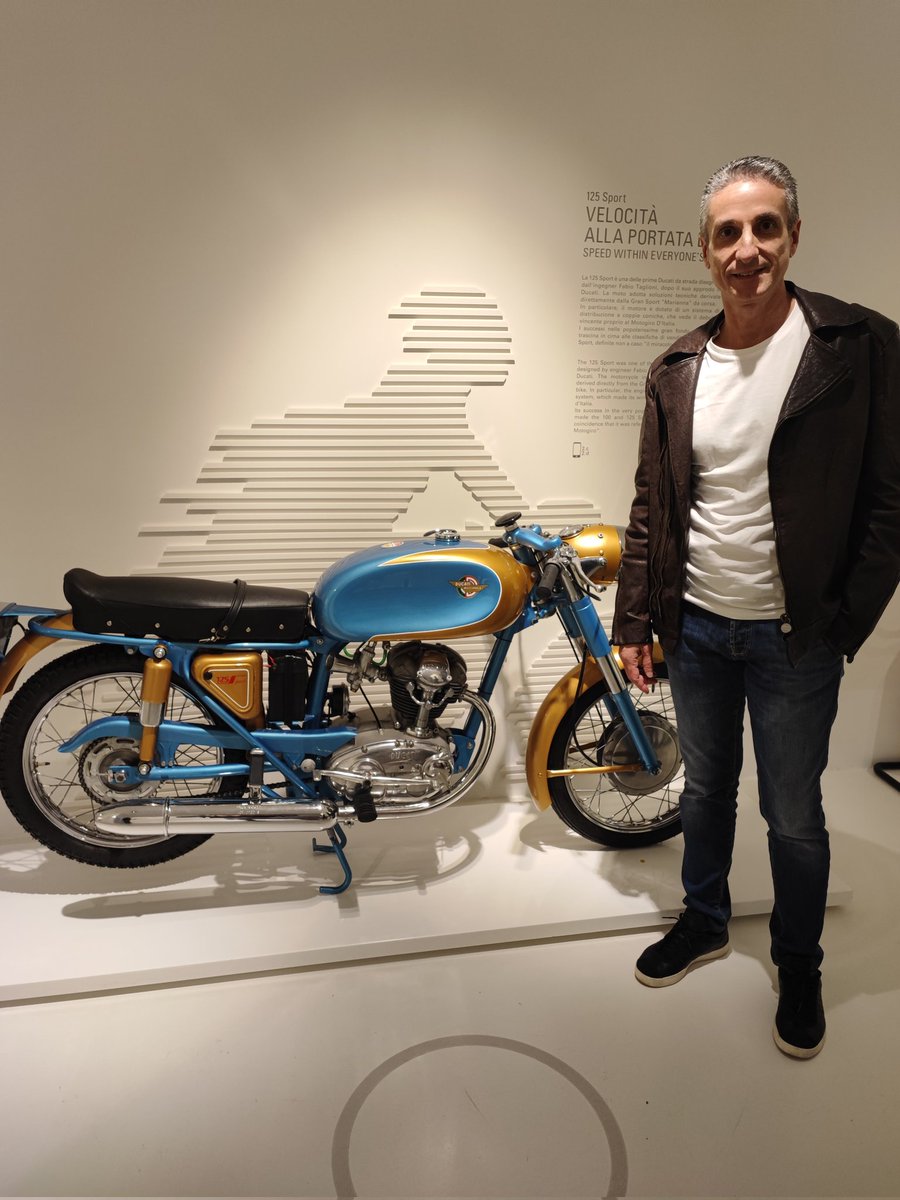 Ducati 125 Sport - One of the first Ducati street bikes designed by engineer Fabio Taglioni.
The engine had a bevel gear timing system.
#ducati125sport #125sport #museoducati #ducati #ducatihistory #storiaducati #passioneducati #ducatipassion #motorcyclehistory #twowheelspassion