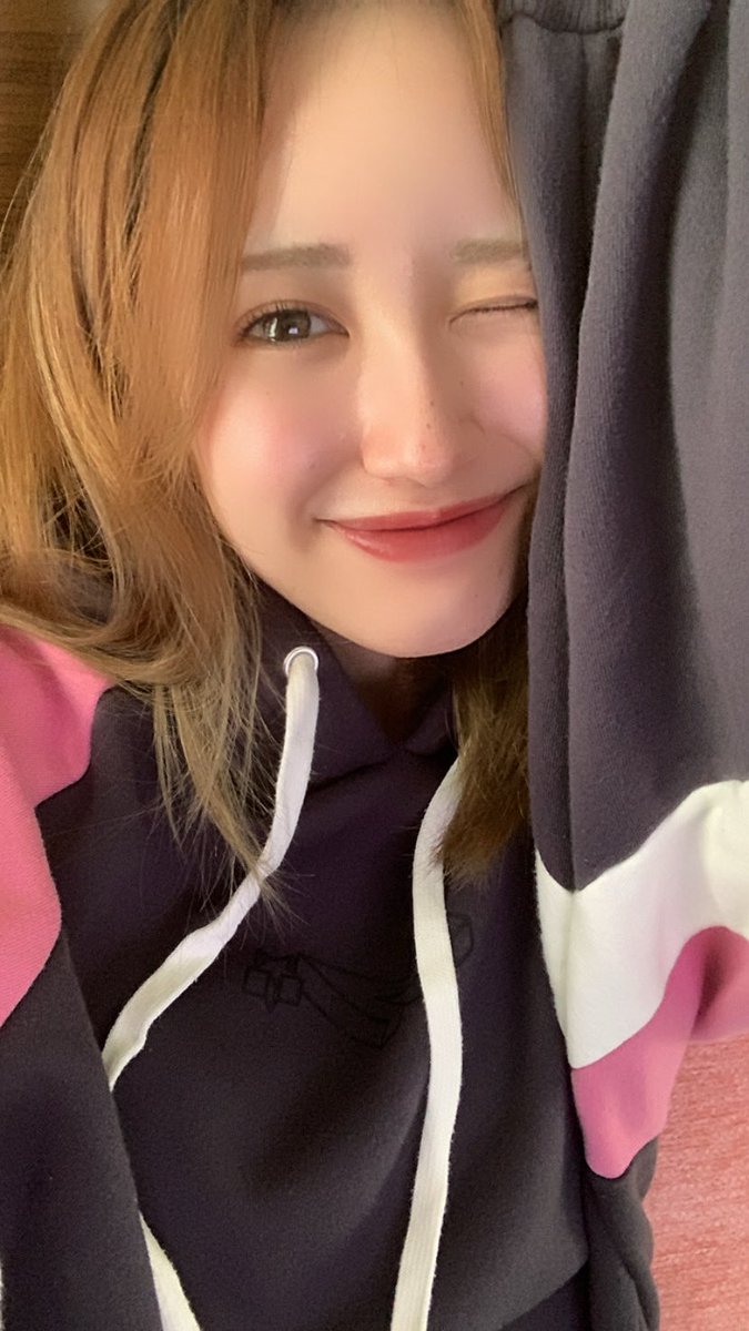 aaaaakari_10's tweet photo. 去年の今頃、私が学校のレポートに苦しんでいたのを覚えていますか？
今年もしっかり苦しんでます🧏🏻‍♀️ガンバレクダサイ

 #リツイートお願いします https://t.co/ilGaqo1UCw