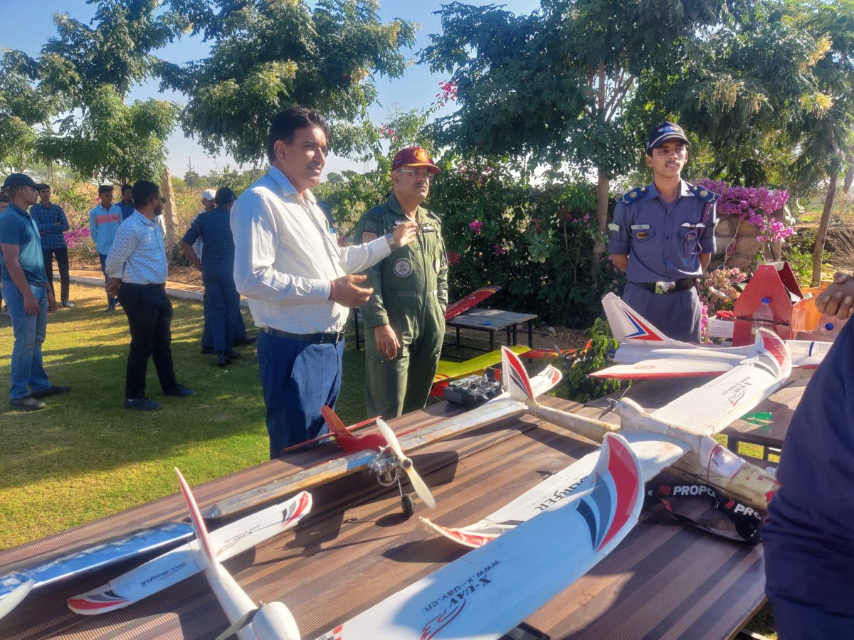 ishwarc98865831's tweet photo. On the occasion of NCC Day, Aero Modeling Sow was organized by senior officers from 4 Raj Air Sqn ncc Jodhpur, Group Captain Nishant ji Sharma Sir and NCC cadets at Shri Ram Mahavidyalaya, Tinwari.
@HQ_DG_NCC @rudrakshmukhi @CaptainR1996 @Lt_R_Bishnoi @Saxenadivya21 @asnirban03 https://t.co/MlZbnIeoDg