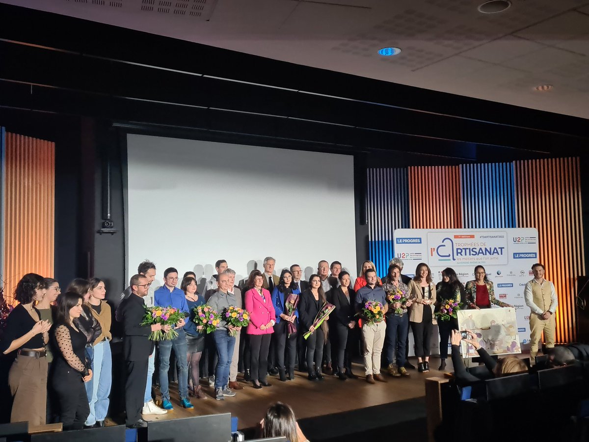 [#Événement] Hier, Remise des Trophées de l'#artisanat au sein de l'<a href="/IDRAC_BS/">IDRAC Business School</a> en partenariat notamment avec @poleemploi_ara, <a href="/Le_Progres/">Le Progrès</a> et l'<a href="/U2P_AURA/">U2P Auvergne Rhône-Alpes</a>
Une belle soirée qui met à l'honneur les talents de ces professionnels! 
#tdartisanat2022