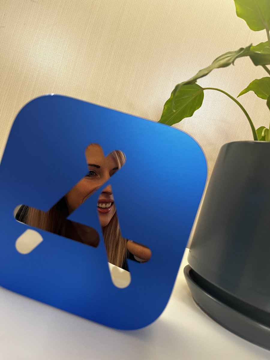 JasnaKrmelj's tweet photo. OMG!!! What just happened?! We're the Apple Watch App Of The Year!! 💙🧡
Thank you @Apple for this heartwarming recognition! 🙏
We are so honored, humbled and over the moon right now. https://t.co/BEkxSL8UIG