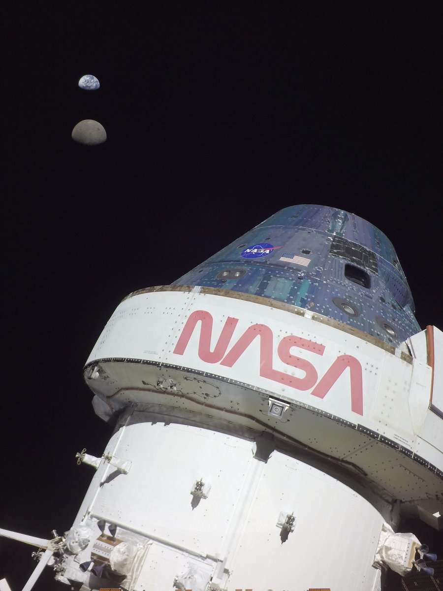 Fantastique photo prise depuis le vaisseau #Orion hier 😍
🌍
🌖
🚀