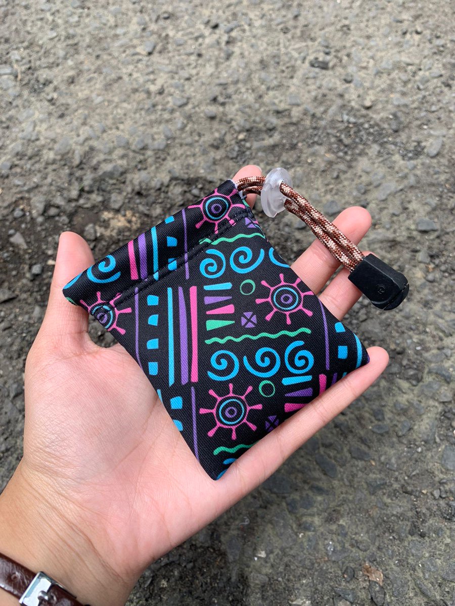 SenapanSumber's tweet photo. NEW ARRIVAL !!

VAPE SCRIPT POUCH

Fabric Neoprene Soft Touch
Animal Skin Series

Available 4 size :
S : 7cm x 8cm (fit for dotaio &amp; cthulhu)
M : 8cm x 8,5cm (fit for billetbox &amp; pulse)
L : 8cm x 9,5cm (fit for centaurus, thelema, R233, R234)
XL : 8cm x 10,5cm (fit for hexohm) https://t.co/9cXlia94EW