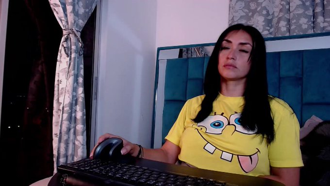 I'm online @MyFreeCams! #onmfc https://t.co/A11a4cGVjr 💚 https://t.co/3EETgxmVJ6<a class="tags" href="/tag/myfreecams">@myfreecams</a><a href="/tag/onmfc"class="tags">#onmfc</a>