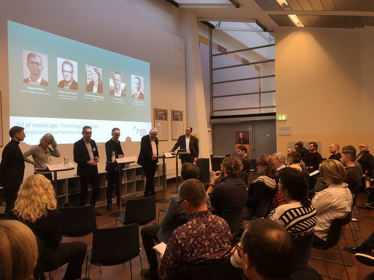 AkseliCarlander's tweet photo. Spændende debat på Avedøreværket om forsyningssikkerhed, udfasning af russisk gas, fremtiden for kraftvarmeværkerne og udviklingen af vores energisystem #dkpol #dkgreen ⚡️ https://t.co/eIUAXJeGql