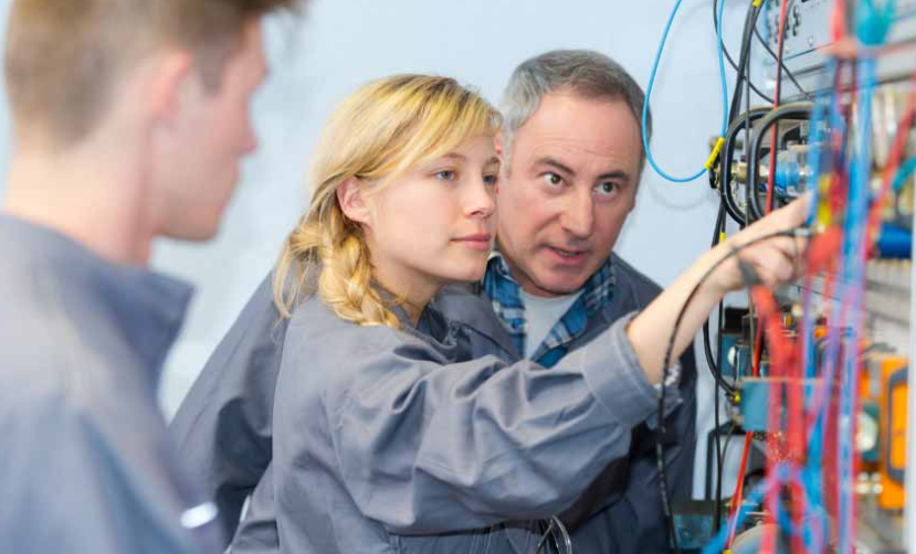 cruveille's tweet photo. L'agence @pole_emploi  Manosque et @StartPeopleFRA  proposent une formation en maintenance électrique pour répondre au besoin actuel du marché du travail 👍!
Pour plus d'informations ➡️ : https://t.co/q0k0nwoEm3
#Emploi #electricite #Maintenance https://t.co/KsjucZwjWX