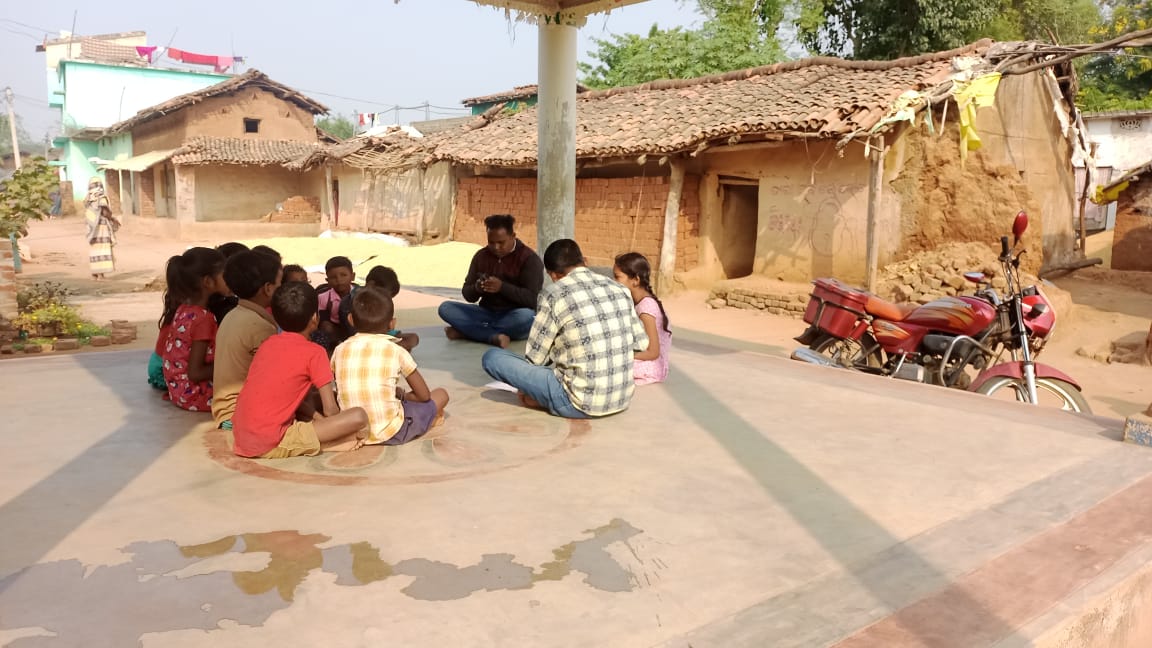 LokUnnati's tweet photo. Discussed with student and parents of basti on LRP and RTE issues.
#learningrecovery #bridgethegap
#EducationCannotWait 
#grassrootnarratives https://t.co/6MgtelPgCr