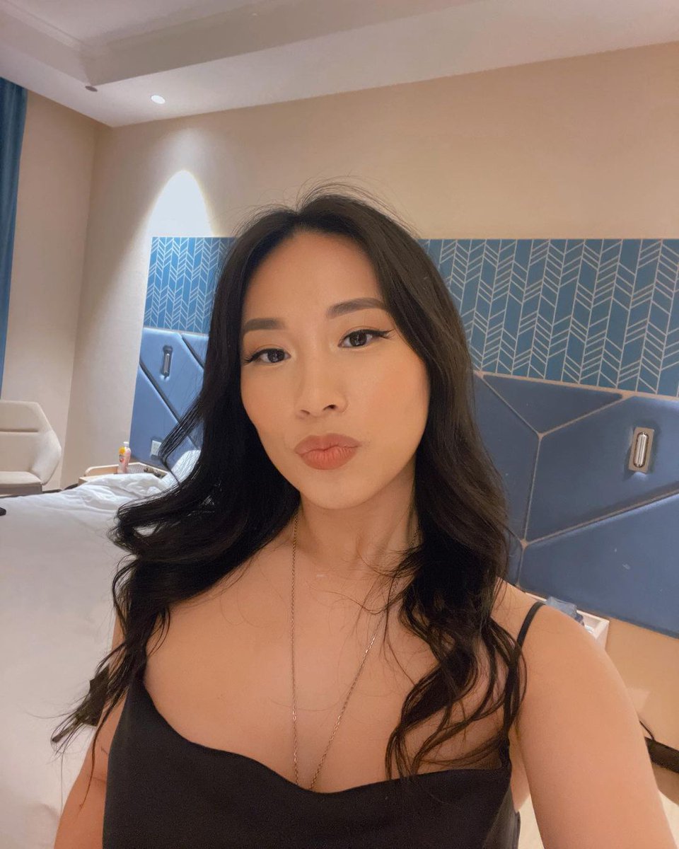LaxaChynna's tweet photo. I still can’t believe that I’m living by myself now. Being able to just relax at home, put a candle on, listen to good music, skin care, and journal 🥹🥹🥹.. my fav kind of nights. https://t.co/Z1CO0U7VBi