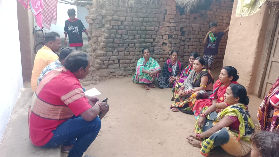 LokUnnati's tweet photo. Discussed with student and parents of basti on LRP and RTE issues.
#learningrecovery #bridgethegap
#EducationCannotWait 
#grassrootnarratives https://t.co/6MgtelPgCr