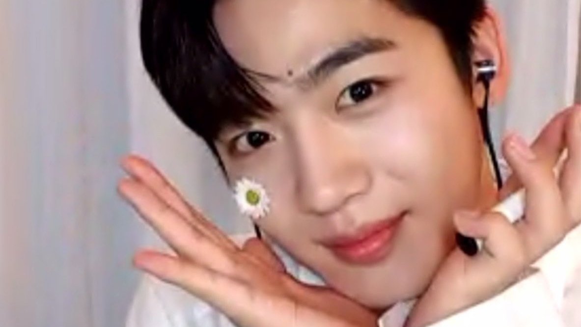 Mi día hoy ha comenzado estando en el #𝕘aoni𐀔𝕧illage ya que yo recibí una oportunidad de unirme a #the𝚌alling聚会 cuando este bonito llamó a la casita. Fue el mejor día que he tenido porque fue con este rey 

᭝ 𝚠ᥲtᥱr 𝕡ᥲrk for · #𝙱alt𝛼sar.