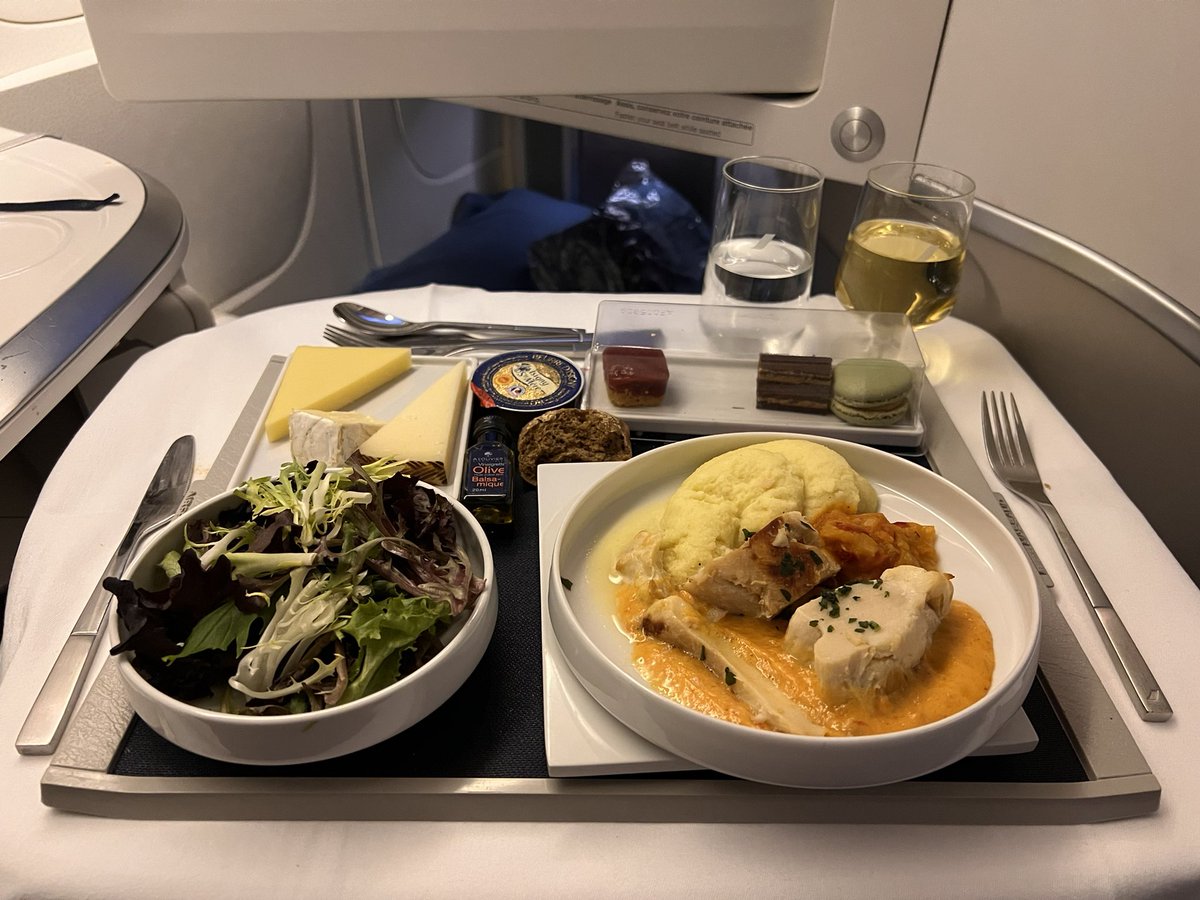LookItsJulien's tweet image. Un service impeccable par @AirFranceFR 😍

#BusinessClass #OnBoardService #AvGeek