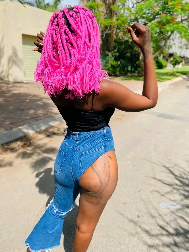 QueenMinaj____'s tweet photo. Queen Minaj wa lona mapona🤭♥️ https://t.co/ehihXOYW9Z