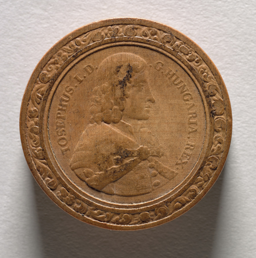 ClevelandArtBot's tweet photo. Gaming Piece (reverse)- Martin Brunner (German, 1659–1725); wood, c.1700 | 1953.691.26.b https://t.co/u6fe2tO6uI