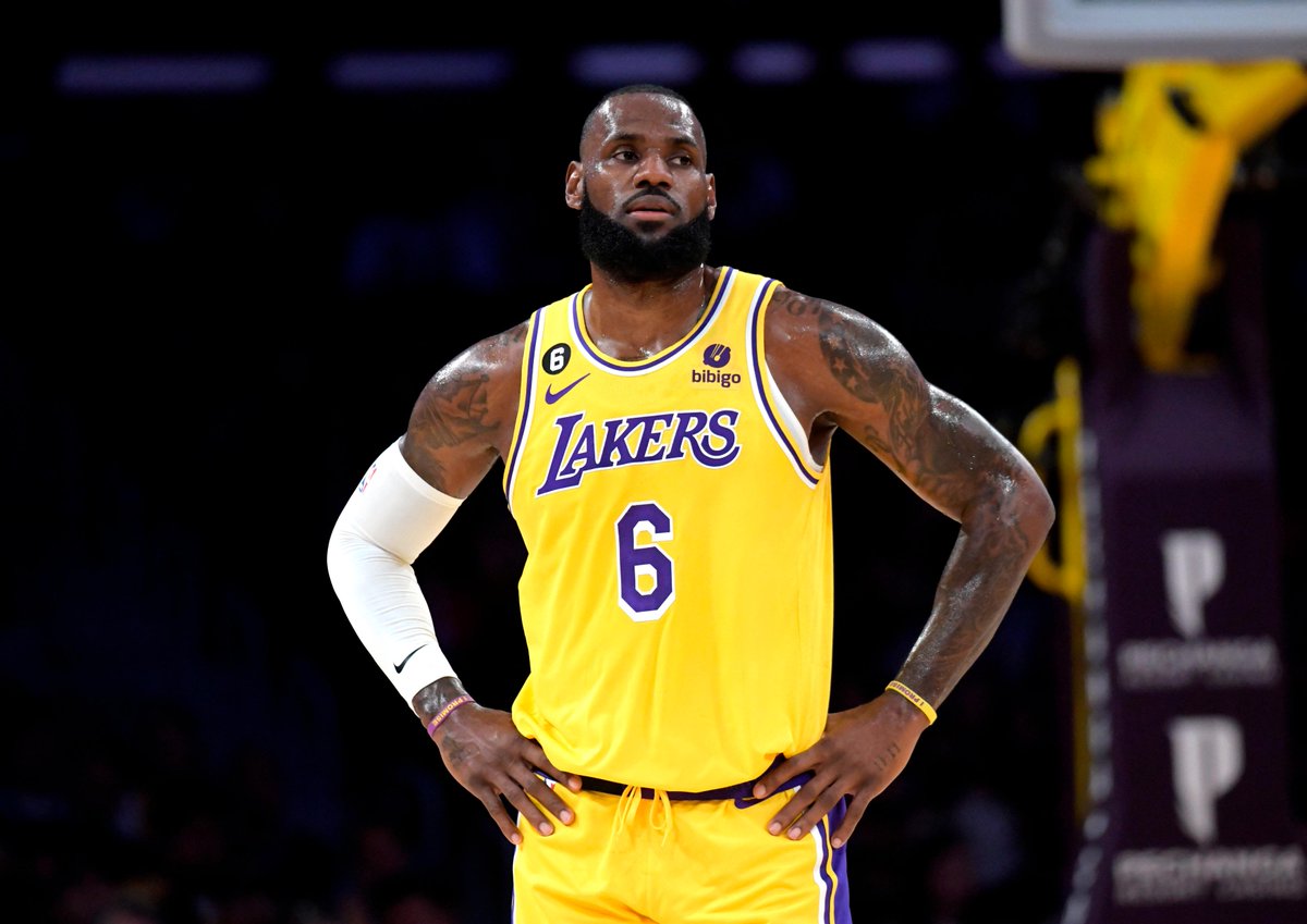 NBAMemes's tweet photo. Forget trading Russ, Lakers need to start exploring what teams are willing to offer for this man... https://t.co/HP9Uv0Socw