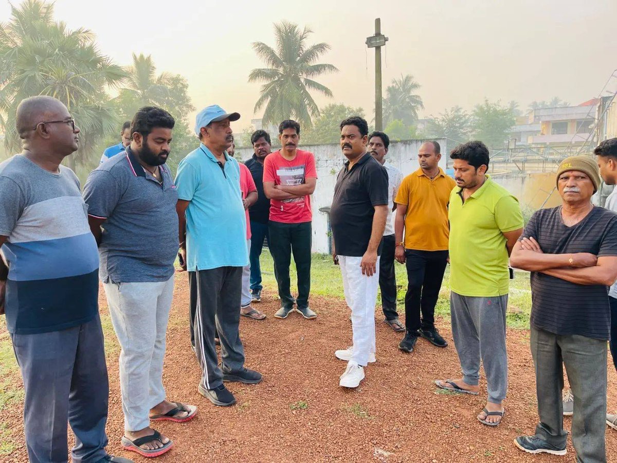 manaWGodavari's tweet photo. నరసాపురం మున్సిపాలిటీకి సంబంధించి వాటర్ వర్క్స్(మంచినీటి కుళాయి చెరువు)ను మున్సిపల్ అధికారులుతో కలిసి మార్నింగ్ వాక్ లో పరిశీలన  చేస్తున్న రాష్ట్ర ప్రభుత్వ చీఫ్ విప్ ముదునూరి ప్రసాదరాజు గారు @mprasadaraju369  

#MudunuriPrasadaRaju #ManaWestGodavari #YSJaganMarkGovernance https://t.co/73oEmnTpVm