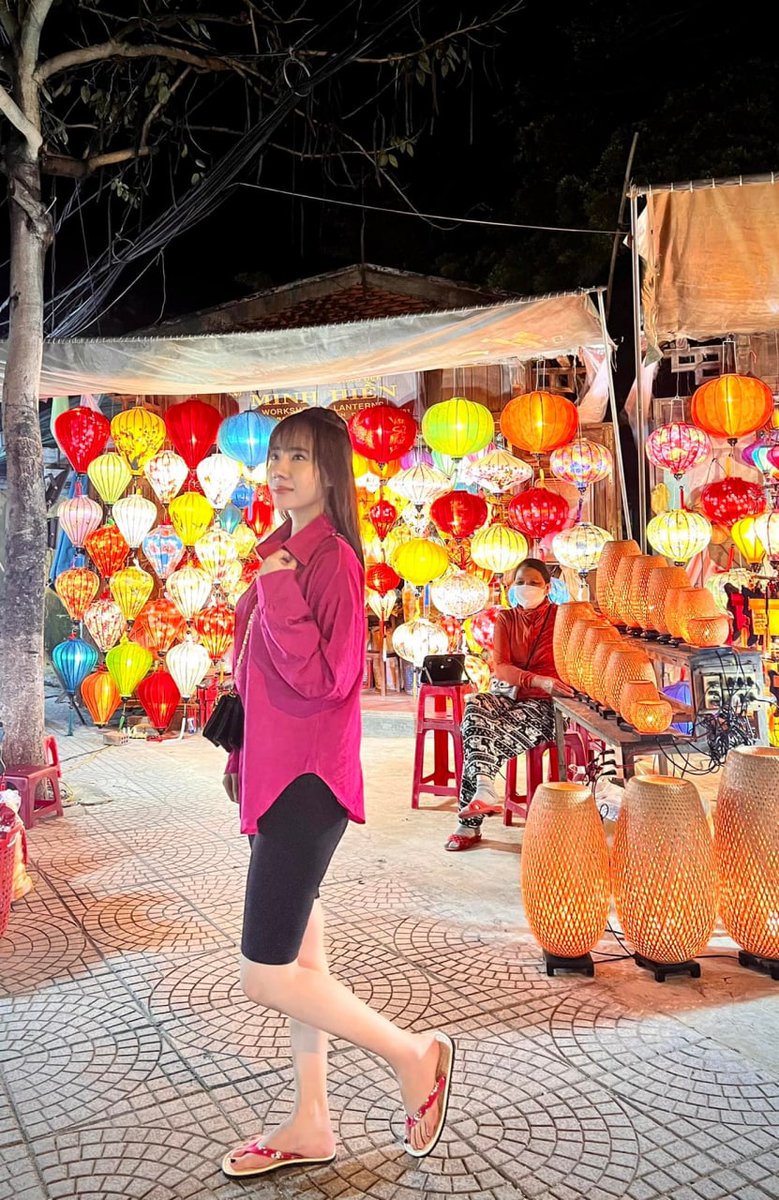 Giang081096's tweet photo. Thân em gấm vốc lụa là , em mà cởi áo chết bà anh nge 
Nhấm chịu nổi hk mà nhìn :)) https://t.co/nBFdn9uw3k