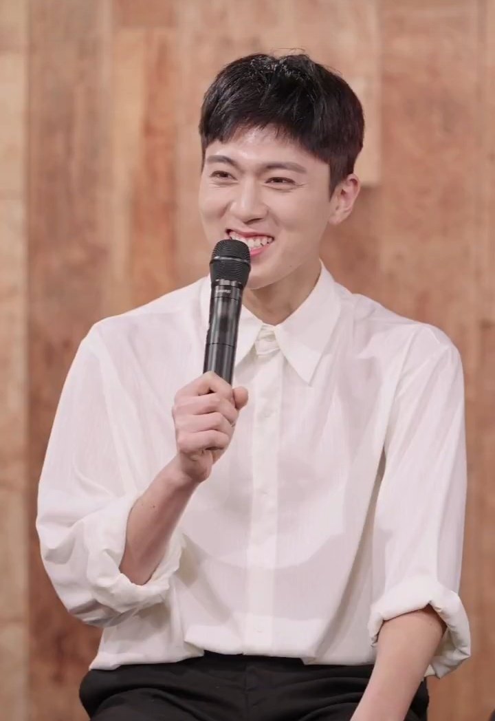 gwonui's tweet image. i live for sangwoo's smile 🥺🤍