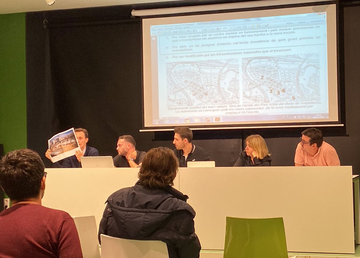 AfaLaMirada's tweet photo. L'AFA explica el projecte de l'escola a l'Associació de Veïns de Volpelleres. #volemescolaja
#afalamirada #afasantcugat #escolapúblicasantcugat #escolalamirada #volpelleres #santcugat #santcugatdelvalles #escolapetitaperomoltgrans #lamiradaindignada #santcugatcreix #soslamirada https://t.co/Ei3D1thHIk