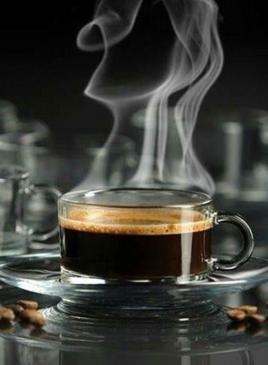 Bonjour Twitter

Encore empégué dans mes rêves
Un café brûlant dans la main
Entre jour et nuit, une trêve
Dans ses volutes, je me perds et je m'enivre de son parfum...

Belle journée à vous...
Café ?