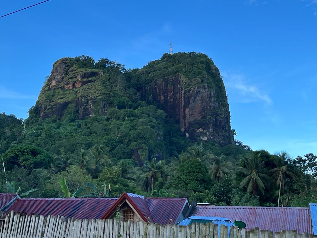 UNODC_BMB's tweet photo. @UNODC_MCP introducing cutting-edge technology with the installation of the Terrestrial based Passive RF Sensor system on Bongao Island in the Tawi-Tawi Province of Western Mindanao🇵🇭. The Terrestrial Passive RF Sensors will detect RF emissions from vessels in the Sulu Sea. https://t.co/1QU9MVLzOf