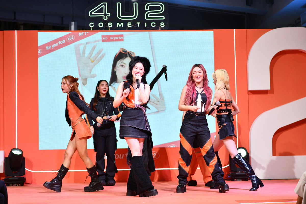 STARSOCIETY_TH's tweet photo. “4U2” เปิดตัวผลิตภัณฑ์ใหม่ “4U2 FOR YOU TOO BLUSH ON“ พร้อมกิจกรรมสุดพิเศษจาก “4EVE”  ณ EVEANDBOY UNDERGROUND Siam Square One https://t.co/5ZvyO3onkS 
#4U2x4EVE #4U2EVENT #4U2x4EVEevent #4U2x4EVExEBEvent https://t.co/zhPvuXzfqt