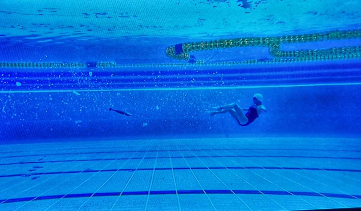 The Swimmers on Netflix, my goodness, what an emotional ride. Such a beautifully made movie, an ode to refugees. There were some extremely phenomenal scenes like this clubbing scene where you see missiles in the background, Yusra face to face with a missile in the pool...