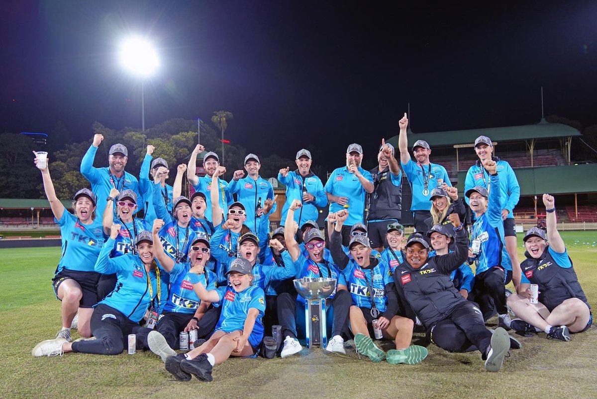 megan_schutt's tweet photo. That was pretty darn special 💙 so much love for this team and this franchise 🙌🏼🏆 #WBBL08 #3rdtimelucky https://t.co/aQp1uzqnFb