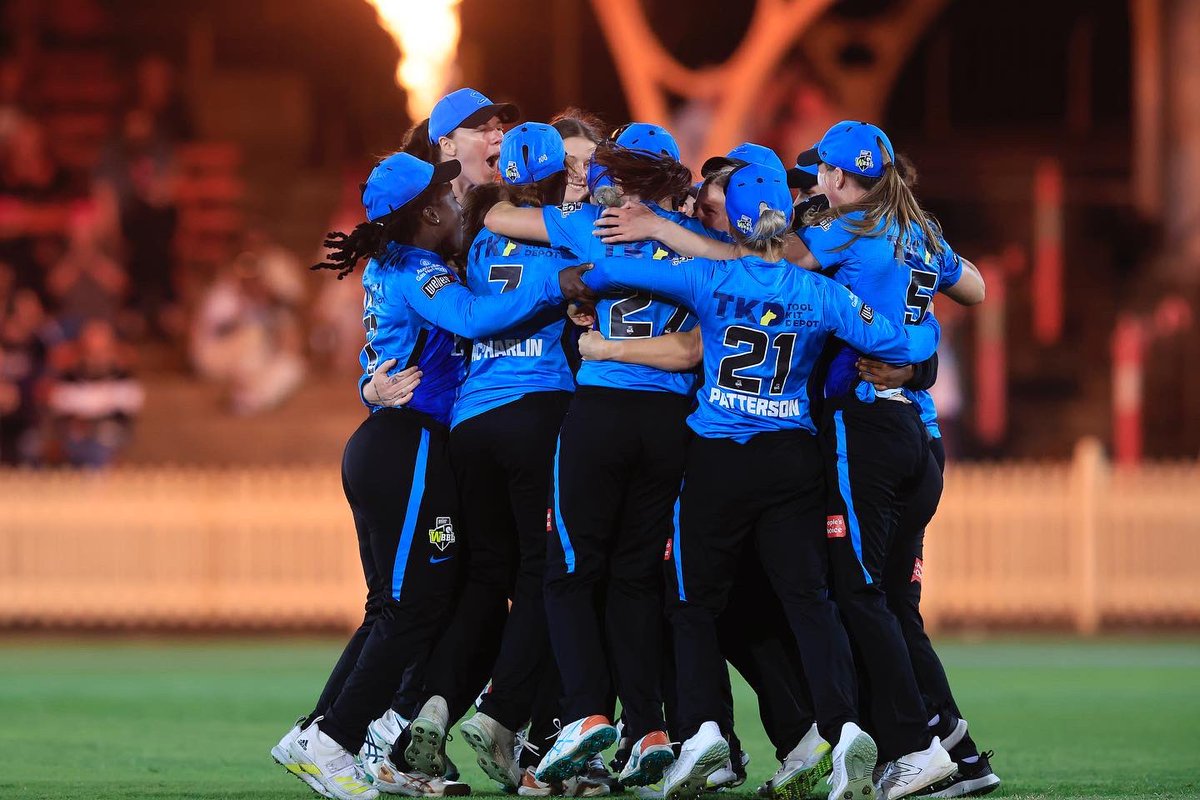 megan_schutt's tweet photo. That was pretty darn special 💙 so much love for this team and this franchise 🙌🏼🏆 #WBBL08 #3rdtimelucky https://t.co/aQp1uzqnFb