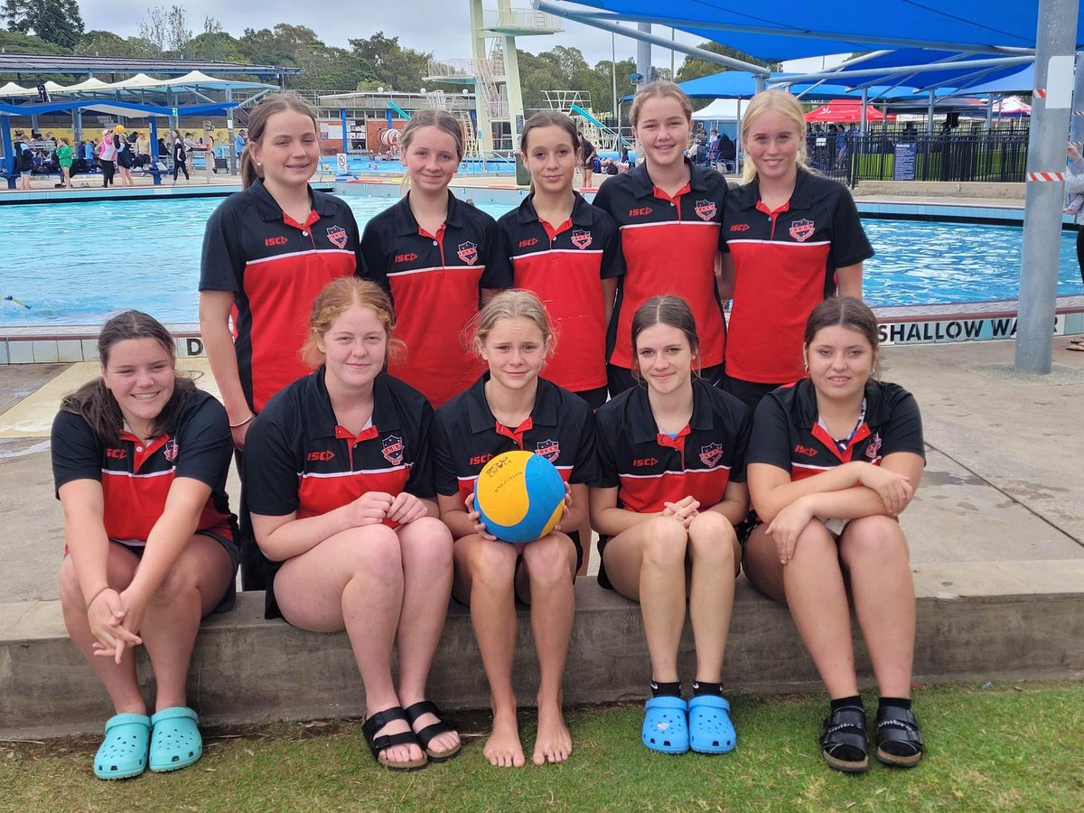Albury_High's tweet photo. Our U/15s Girls waterpolo team have finished in third position in the NSWCHS Water polo KO. The girls def Tuggarah Lakes 3-2 in the play off for 3rd after narrowly losing their semi-final to Merewether HS 6-5 earlier in the day. The girls led 5-3 going into the final quarter! https://t.co/ZgqA3sSF3Q