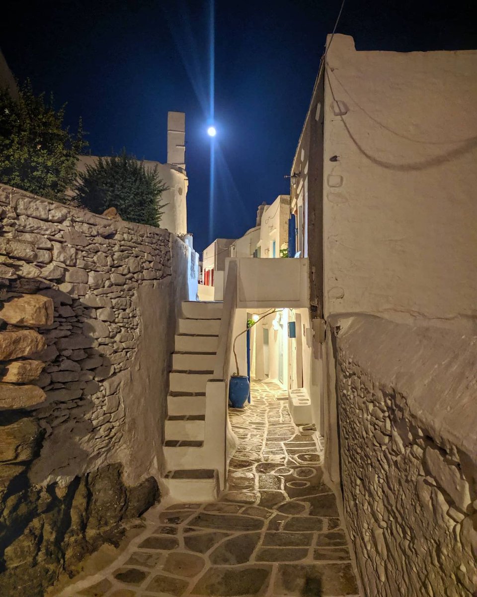 Full moon at the beautiful #village #Kastro on #Sifnos!

sifnos.gr

📷: Manos (instagram.com/mananastasakis)

#visitsifnosisland #visitsifnos #GEM #Gastronomic #Exceptional #Mythical #beach #weddings #hiking #visitgreece #greece #cyclades #Σίφνος #Ελλάδα #Κάστρο