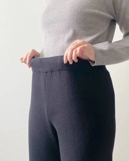 【美脚】シルエットめっちゃ綺麗〜!グローバルワークの「楽ちんパンツ」はき心地良すぎてハマっちゃった!グローバルワークの「メルティニットリブパンツ」がなめらかで気持ちいい!ウエストゴムで楽ちんなのに、すらっと美脚に見せてくれる優れものなんです 
