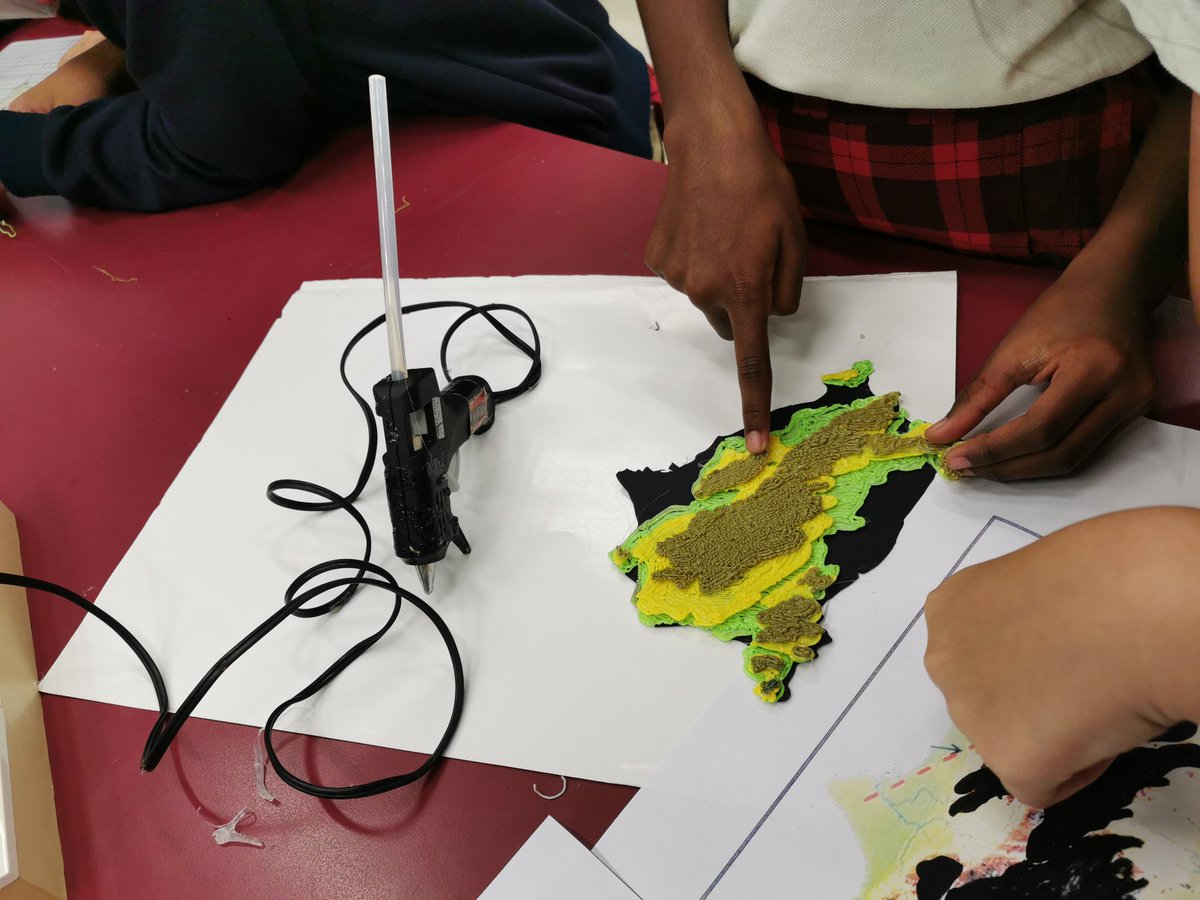HISYear6's tweet photo. @HISYear6 using 3D doodle pens to reinforce their learning on the topographical features of islands. @The_IPC #earthasanisland #HISlearning @HELPISKL https://t.co/nXv7VusZq2